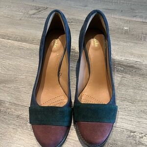 Clark’s Artisan Tarah Brae pumps in a navy suede